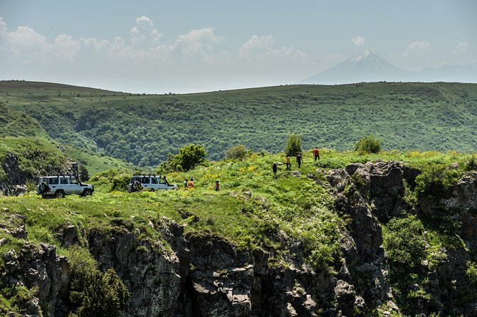 Daily jeep tour to Garni gorge and Geghama mountains - A full-day private jeep plan, starting at 8:30 from Yerevan