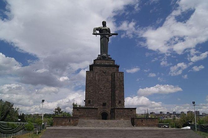 Evening walking tour in Yerevan - Why an evening walking tour is the best way to get oriented in Yerevan