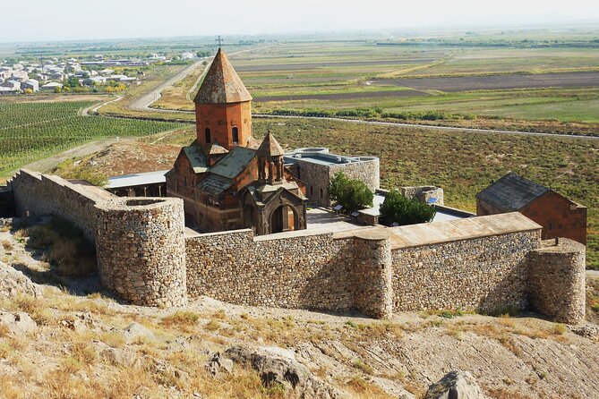 Guided tour: Khor Virap, Noravank Monastery, Areni, Jermuk - Noravank Monastery, red-rock cliffs and old stonework
