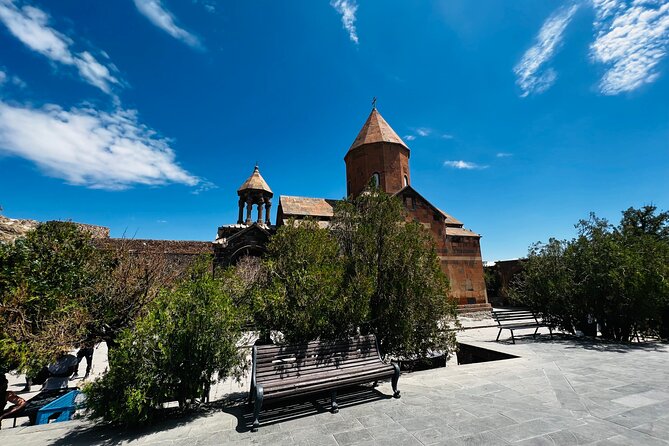 Khor Virap, Garni, Geghard,Azat Reservoir Highlights:Private tour - Charents Arch in Voghjaberd: A 30-Minute Cultural Marker at 1500 m