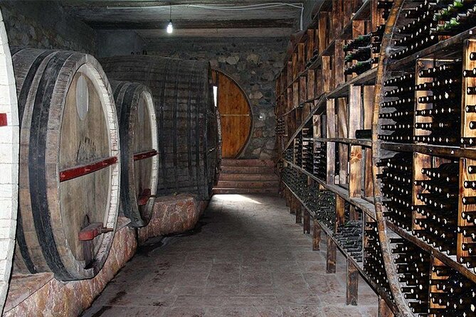 Khor Virap, Noravank & Birds' Cave Day Trip with Wine Tasting - Areni Town Wine Tasting and Traditional Food