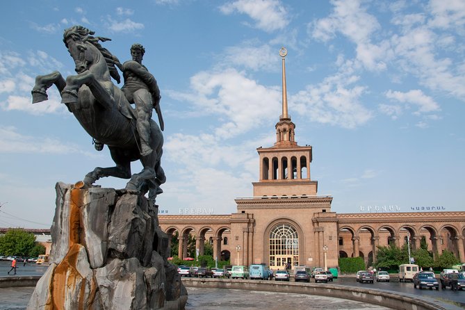 Private sightseeing and walking tour in Yerevan - Cafesjian Center for The Arts: art nearby, monuments in view