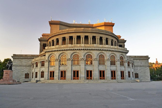 Private sightseeing and walking tour in Yerevan - Choosing a guide upgrade: why spoken context changes everything