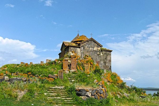 Private tour to Khor Virap, Areni winery, Noravank, Selim pass, Hayravank - Noravank monastery: medieval stonework with a tight-time plan