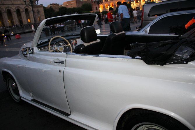 Yerevan city tour with drinks in a classic car with photography - Hrazdan Gorge viewpoint: a quick valley breath